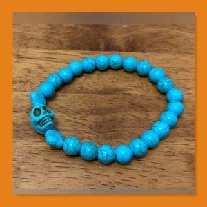 NEW Turquoise crystals with a Magnesite skull bead bracelet